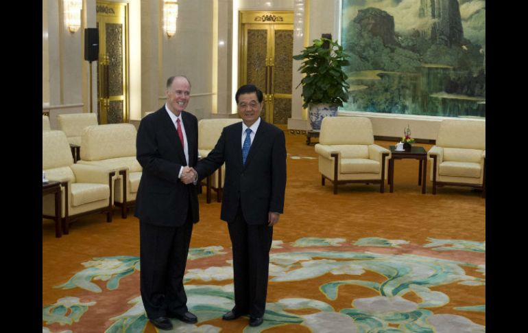 El asesor de Seguridad de EU, Tom Donilon (izq), y el presidente chino, Hu Jintao, reunidos en el Gran Salón del Pueblo, Beijing. EFE  /