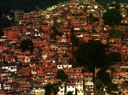 Las favelas son los barrios más pobres de Brasil, con viviendas de poca calidad. ARCHIVO  /