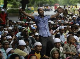 Musulmanes provenientes del estado de Assam protestan en contra de la violencia étnica en Nueva Delhi. AP  /