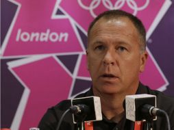 La federación brasileña insinuó que sólo un buen desempeño en el torneo olímpico le asegurará el puesto a Menezes. AP  /