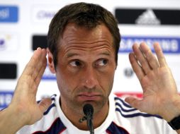 Van't Schip reconoce que deben mejorar en mantener el balón en mediocampo. EFE  /