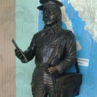 Develan en Tangamandapio estatua de ''Jaimito, El Cartero''