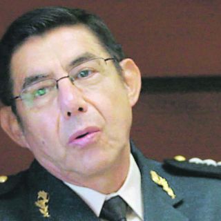 No tenía tiempo para negociar con los cárteles, dice general arraigado