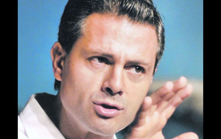 Peña Nieto le comentó a Hillary Clinton de sus planes de “impulsar una reforma energética”. NTX  /