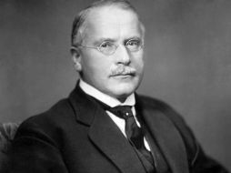 Carl Gustav Jung, fue el creador del concepto de las personalidades introvertidas y extrovertidas. ESPECIAL  /