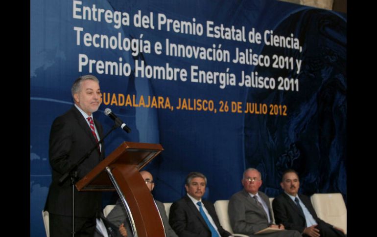Emilio González durante la ceremonia de entrega de los galardones a la ciencia, tecnología y la innovación en el Estado.  /