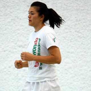 Espinoza está emocionada por ser abanderada