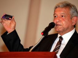 López Obrador asegura que recibieron una lista con cuatro mil 891 nombres de tabasqueños que recibieron la tarjeta Monex. ARCHIVO  /