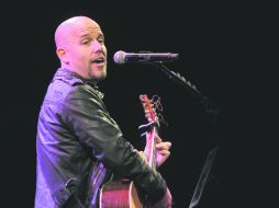 El tema ''Canta corazón'' de Gian Marco, consolidó a Alejandro Fernández como un interpreté multifacético .  /