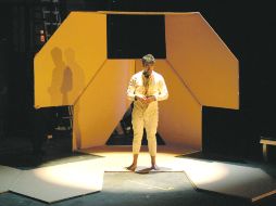 La fiesta del indio es una trilogía teatral compuesta por ''Primer recorrido'', ''Árbol'' y la última pieza se realizará en Argentina.  /