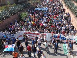 Trabajadores del grupo siderúrgico italiano Ilva participan en la marcha. EFE  /