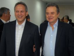 Pedro Joaquín Coldwell (d) y el líder nacional de la CNC, Gerardo Sánchez, durante la reuniónn con diputados y senadores electos. NTX  /