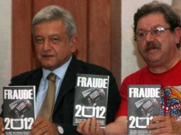 Andrés Manuel López Obrador presenta la publicación ''Fraude 2012'', en la que colaboran escritores, investigadores y periodistas. NTX  /