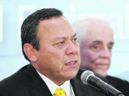 El líder nacional del PRD, exigió “justicia” al TEPJF; lo acompañó el ex ministro de la Suprema Corte, Genaro Góngora. EL UNIVERSAL  /