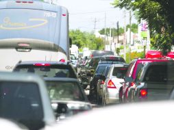 Una de las medidas para mitigar la emisión de gases de efecto invernadero será ampliar la cobertura del transporte público.  /