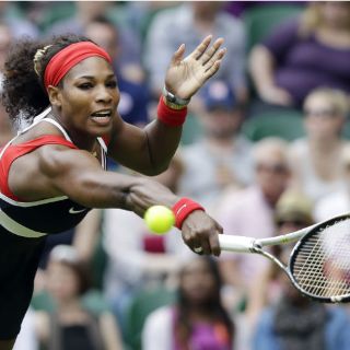 Serena Williams arrolla a Jankovic