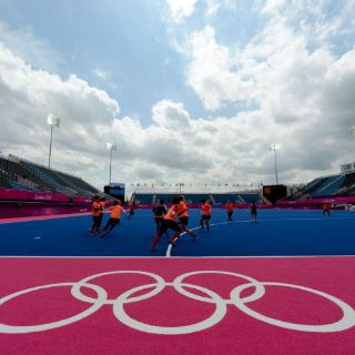 Las damas abren el hockey sobre pasto en Londres