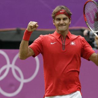 Federer avanza con sufrimiento