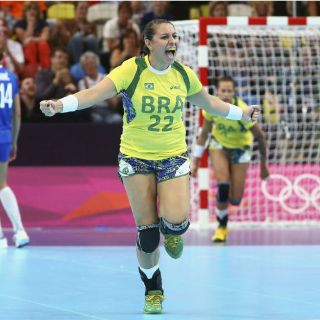 Brasil debuta con victoria en balonmano femenil