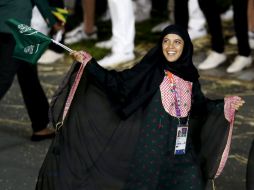La atleta Sarah Attar, durante el desfile de inauguración. EFE  /