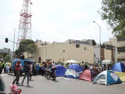 Integrantes del movimiento #YoSoy 132, realizaron un plantón frente a las instalaciones de Televisa Chapultepec. NOTIMEX  /