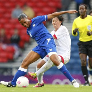 Golean francesas a norcoreanas en Londres