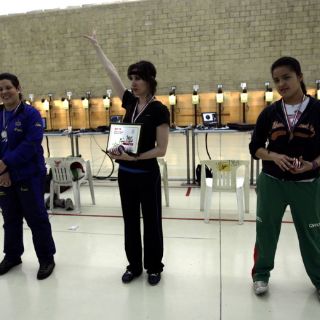 Alejandra Zavala le apunta a las medallas