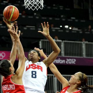 EU obtiene victoria en basquetbol femenil