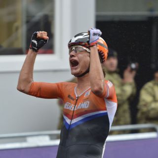 Marianne Vos gana la ruta femenil