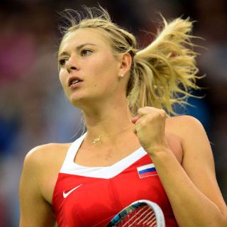 Sharapova gana sin sobresaltos