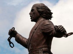Estatua de Miguel Hidalgo rompiendo las cadenas de la esclavitud. ARCHIVO  /