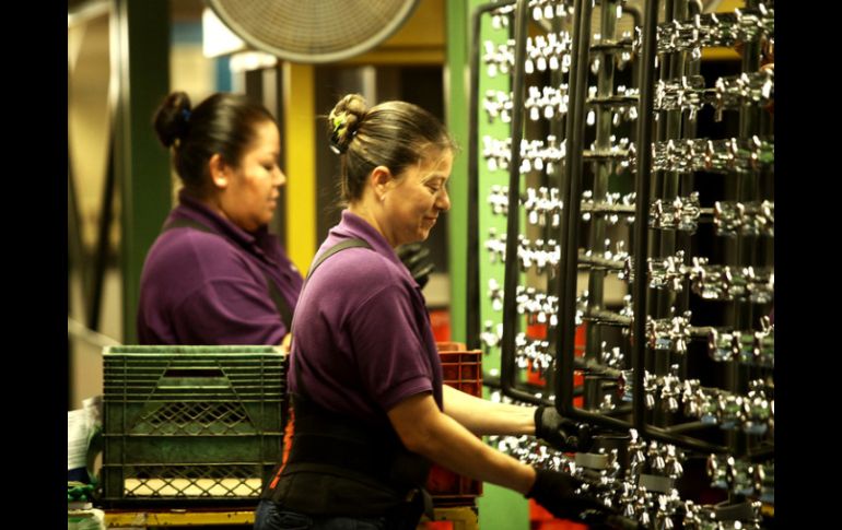 En el primer semestre de este año se generaron 121 mil puestos de trabajo formales más que en la primera mitad del 2011. ARCHIVO  /