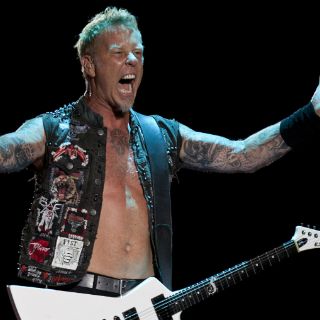 Sufren quemaduras dos técnicos durante concierto de Metallica