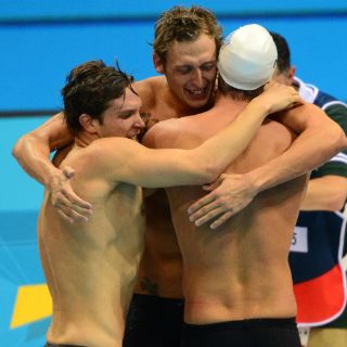 Francia se venga de EU en el 4x100