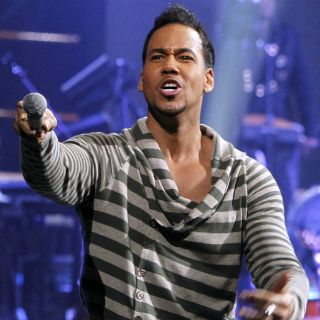 Complace Romeo Santos a unos 10 mil ecuatorianos durante concierto