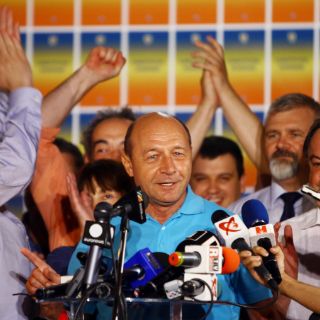Basescu continuará como jefe de Estado en Rumania