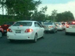 El tráfico fluyó a la entrada y a la salida del Estadio Omnilife.  /