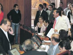 La ley dice que las decisiones sean avaladas por el pleno del Congreso pero los consejeros parlamentarios controlan a los diputados.  /