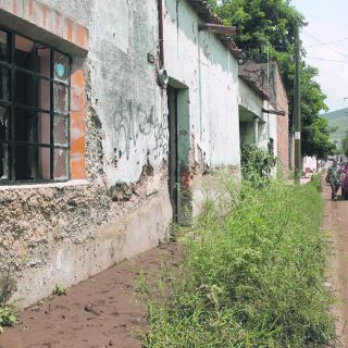 En Toluquilla, las casas se inundan de lodo