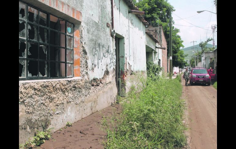 El pasado viernes, vecinos de Toluquilla vivieron “el aguacero más fuerte del año”. Es común que el canal Arroyo Chico se desborde.  /