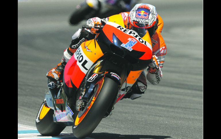 A toda velocidad. El australiano Casey Stoner sale de una curva en el trazado de Laguna Seca. AFP  /