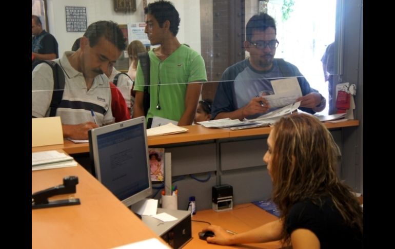 Aunque en junio y julio no se otorgan descuentos, tampoco se imponen multas. ESPECIAL  /