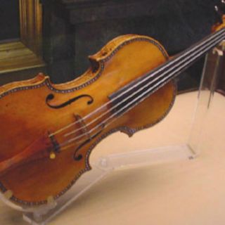 Stradivarius olvidado en tren en Suiza es recuperado