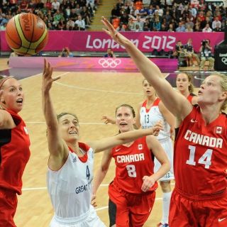 Canadá vence a Gran Bretaña en basquetbol femenil