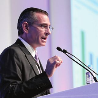 Pemex no debe ser paraestatal: Suárez Coppel