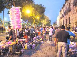 Líderes de ambulantes aseguran que autoridades municipales los apoyan para realizar sus actividades en el Centro tapatío.  /