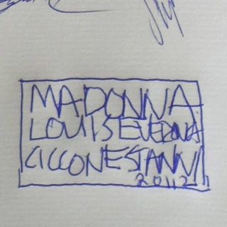 Madonna imita firma de Schiele al visitar museo