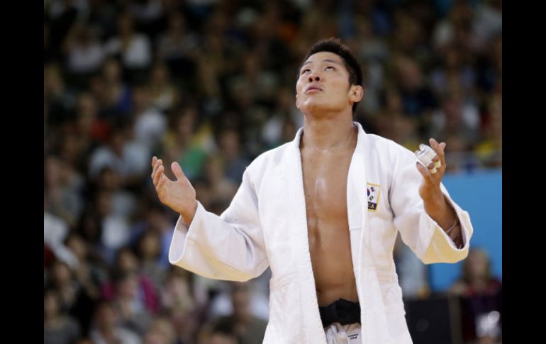 Kim celebra al finalizar el encuentro con Ole Bischof. AP  /