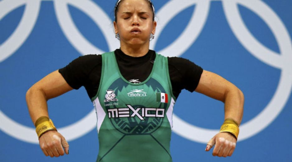 La mexicana levanta un total de 224 kilogramos. REUTERS  /