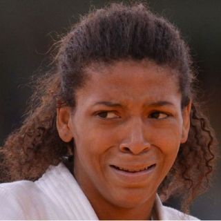 Judoca brasileña responde tuits racistas